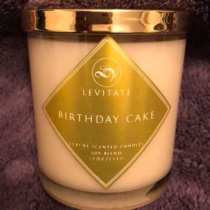 🌸Beautifully scented candle🌸..🎂Birthday Cake 🎂